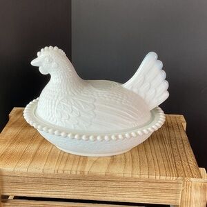 Indiana vintage glass white milk glass hen on nest